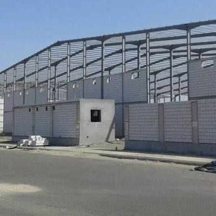 هنجر مستودع تجاري بعد اكتمال التغليف الخارجي